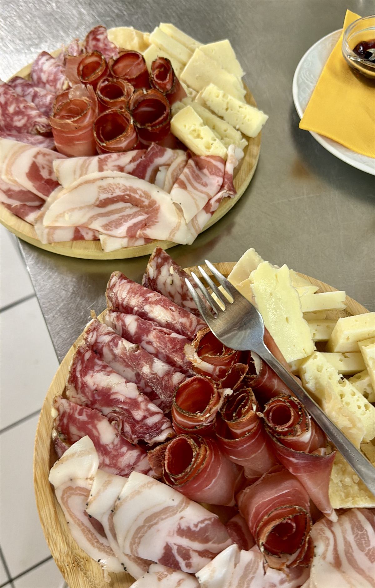 Tagliere di salumi misti e formaggio