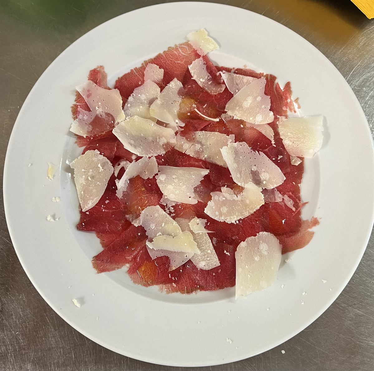 Carpaccio di scottona con scaglie di Grana Padano 32 mesi
